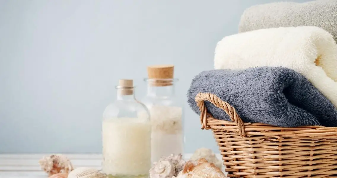 10 Decorative Ways to Display & Store Bath Towels