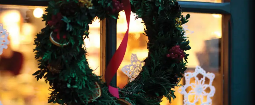 5 Easy Window Decor Ideas for the Holidays