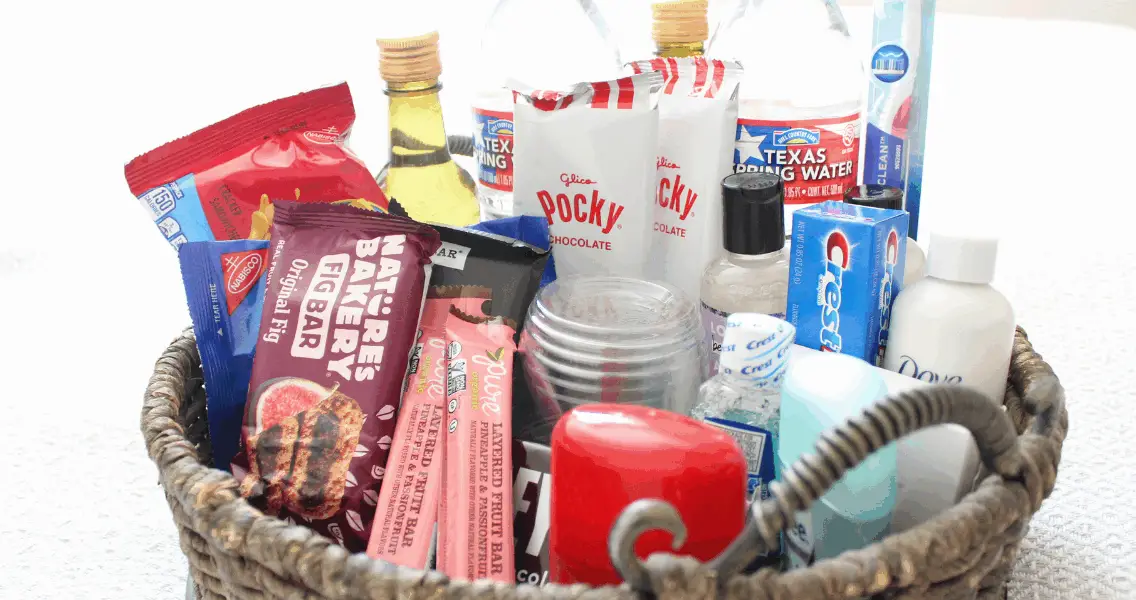 What To Put In A Guest Room Basket