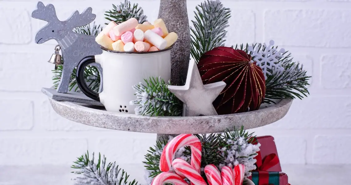 22 Holiday Tiered Tray Decor Displays You’ll Love