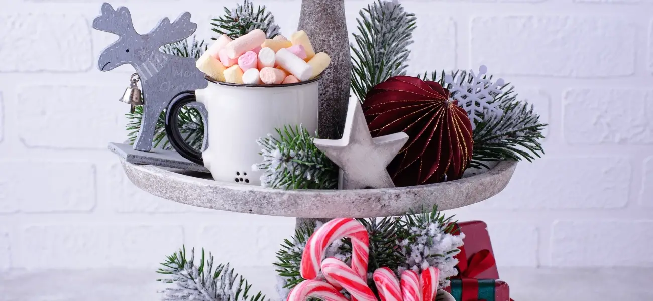 22 Holiday Tiered Tray Decor Displays You’ll Love