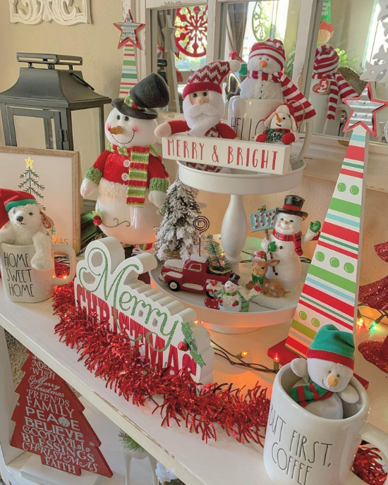 22 Holiday Tiered Tray Decor Displays You'll Love - DianneDecor.com