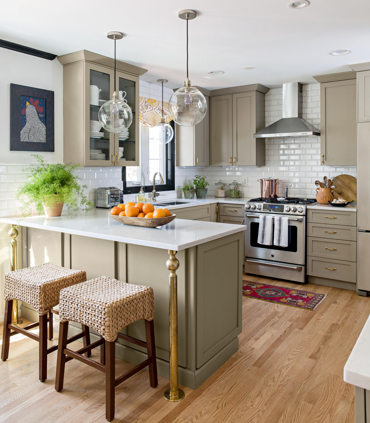 What Kitchen Colors Are In For 2021? - DianneDecor.com