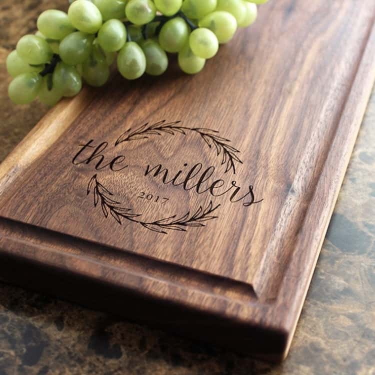 The Best Gift - Engraved Cheese Board with Wreath Design