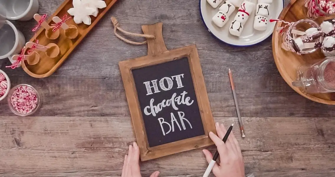 8 Tips for Outdoor Entertaining In The Fall