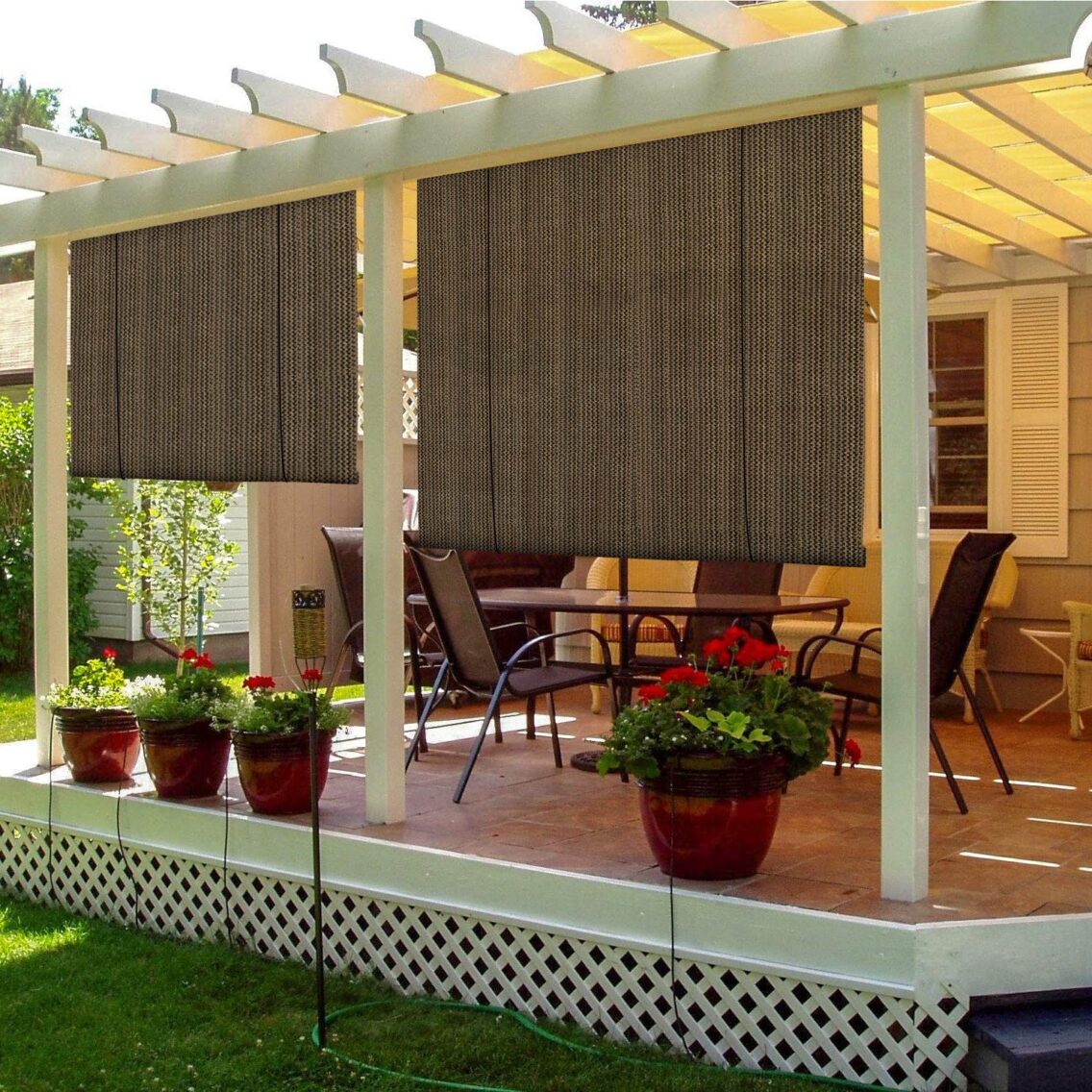 5 Inexpensive Backyard Privacy Ideas - DianneDecor.com