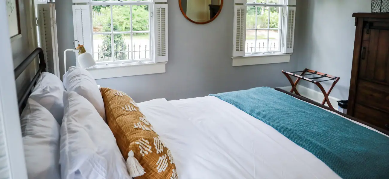 4 Clever Ways To Make a Small Space Feel Bigger