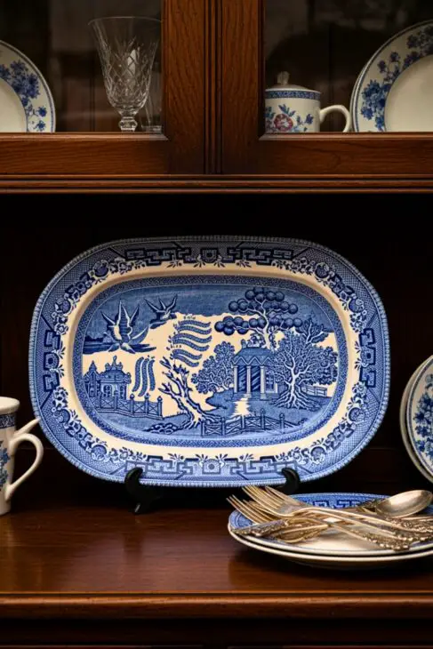 blue willow chinoiserie